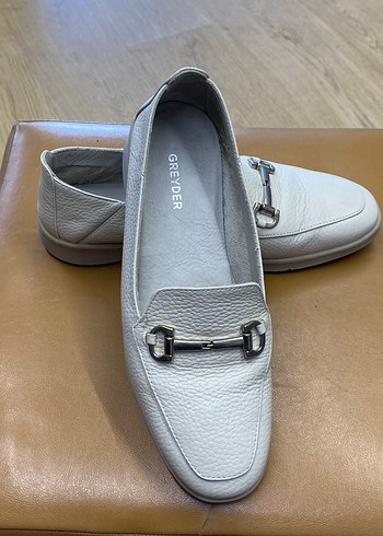 Tokalı Beyaz Deri Kadın Babet GRAYDER marka - Görsel 3