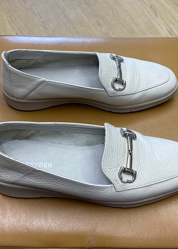 Tokalı Beyaz Deri Kadın Babet GRAYDER marka - Görsel 4