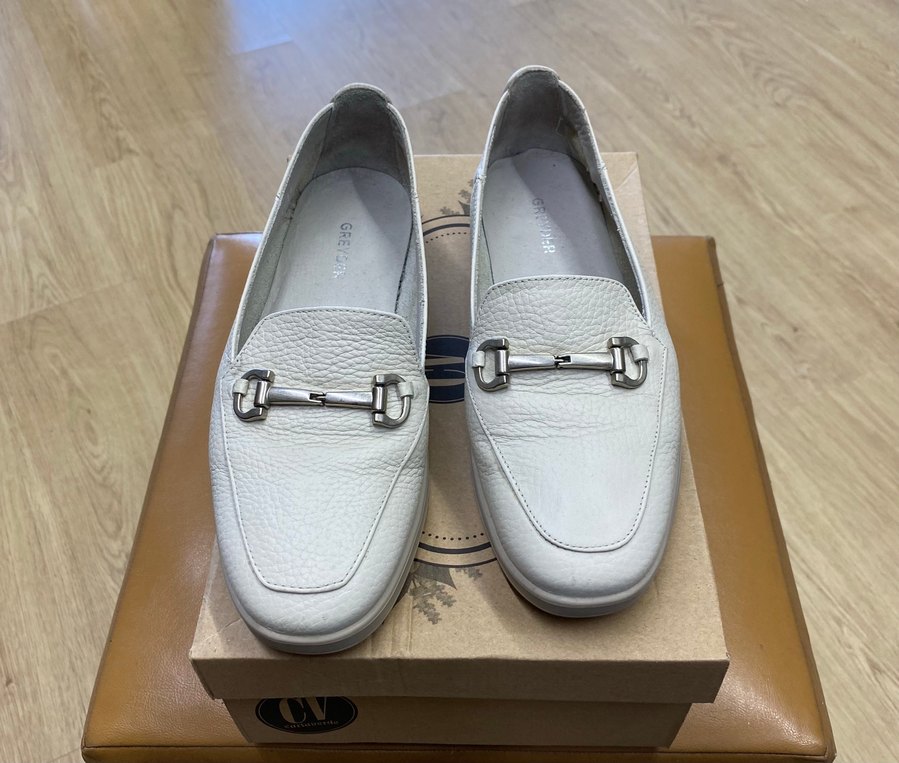 Tokalı Beyaz Deri Kadın Babet GRAYDER marka - Görsel 2