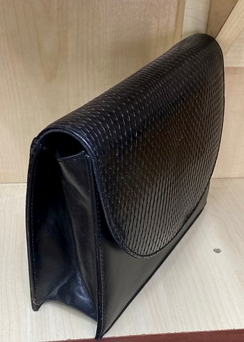 Zincir Detaylı Siyah Yılan Derisi Desenli Kadın Clutch - Görsel 2