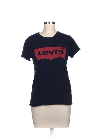 Levis T-shirt %70 İndirimli.
