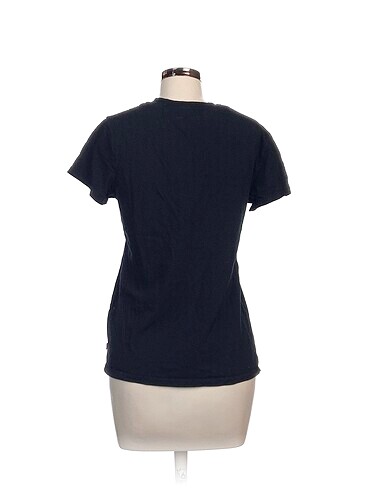 s Beden Levis T-shirt %70 İndirimli.