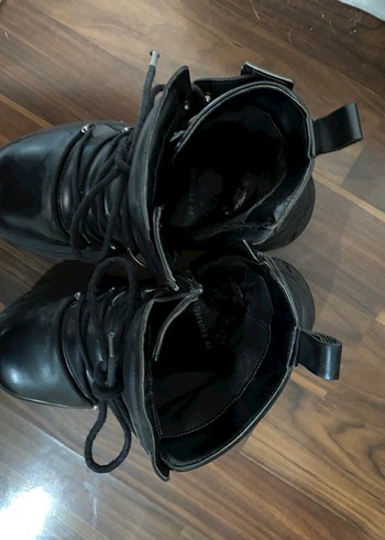 Bershka Siyah Deri Platform Topuklu Bot