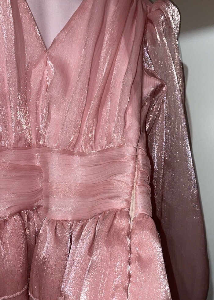 Pembe fırfırlı elbise - Görsel 4