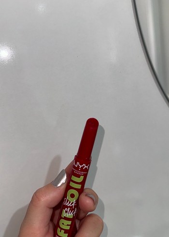 Beden NYX Fat Oil Stick Click