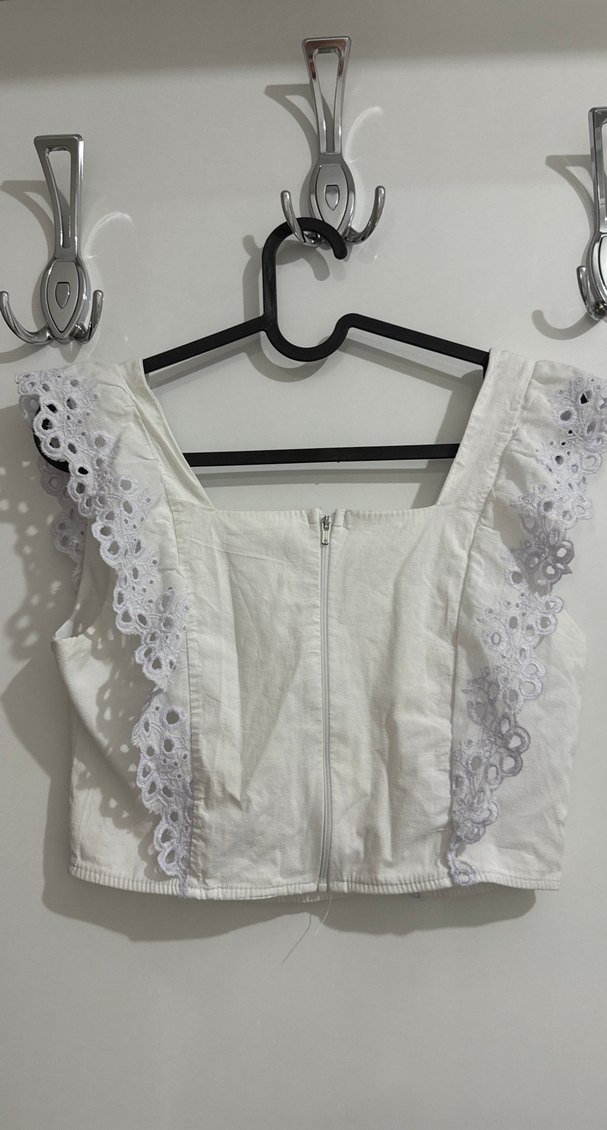 Dantel Detaylı Beyaz Kısa Kadın Bluz - Görsel 3
