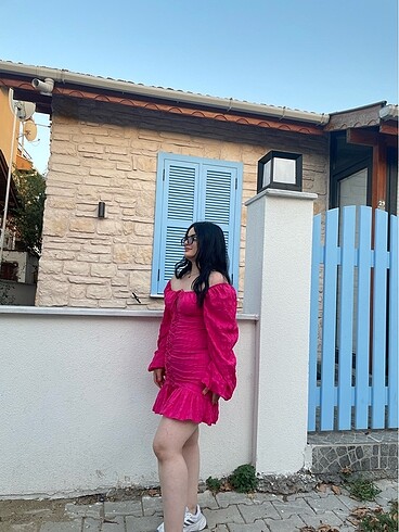 Pembe elbise