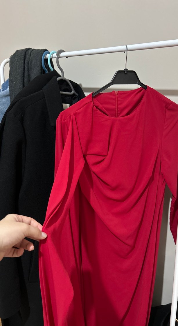 Kırmızı Uzun Drapeli Kadın Elbise - Görsel 3
