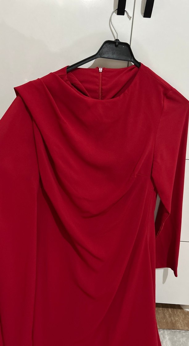 Kırmızı Uzun Drapeli Kadın Elbise - Görsel 2