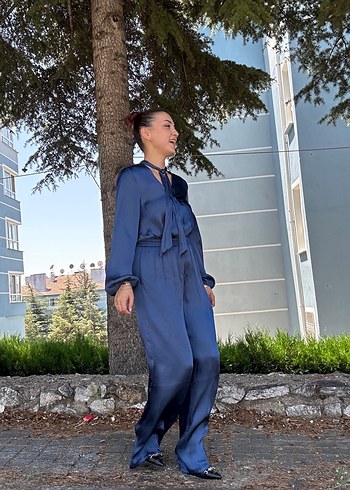 Mango Mavi İpek Görünümlü Bağlamalı Yaka Kadın Tulum - Görsel 3