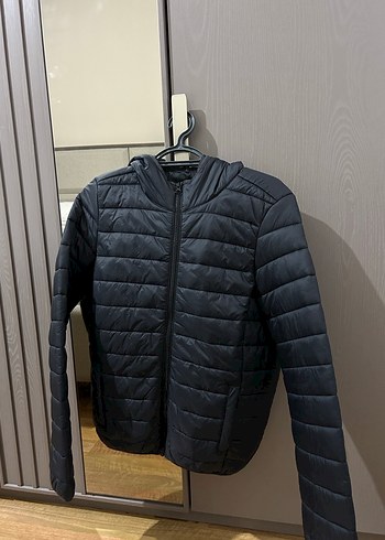 Siyah Kapüşonlu Kadın Kışlık Mont - Görsel 3