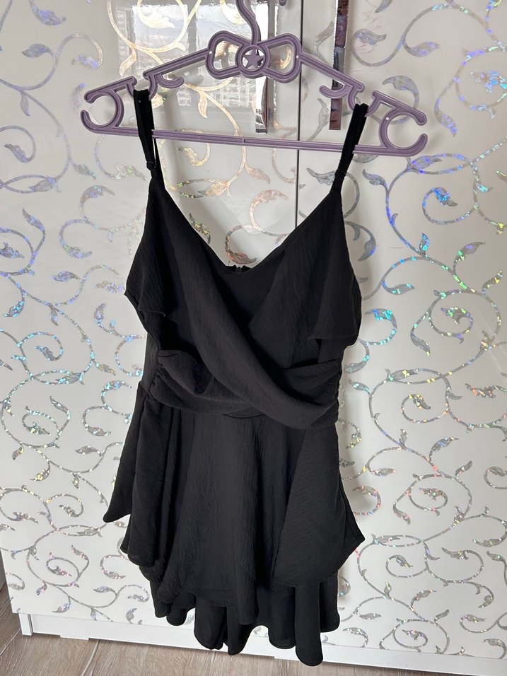 Askılı, Dökümlü Siyah elbise görünümlü tulum - Görsel 2