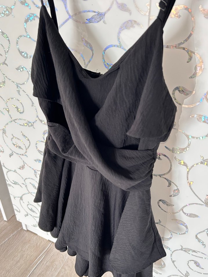 Askılı, Dökümlü Siyah elbise görünümlü tulum - Görsel 3