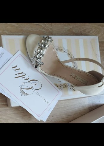 Beyaz Stiletto Topuklu Kadın Abiye Ayakkabı
Marcatelli - Görsel 3