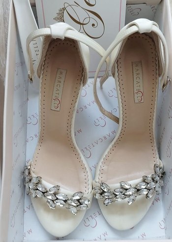 Beyaz Stiletto Topuklu Kadın Abiye Ayakkabı
Marcatelli - Görsel 2