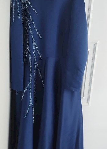 Uzun Kollu, Boncuk İşlemeli Altın Mini Abiye 
Mehtap Koçak - Görsel 3