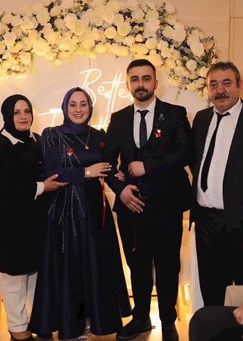 Uzun Kollu, Boncuk İşlemeli Altın Mini Abiye 
Mehtap Koçak - Görsel 2