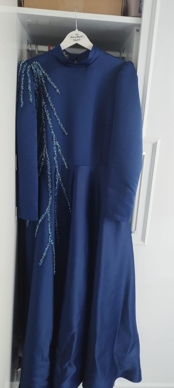 Uzun Kollu, Boncuk İşlemeli Altın Mini Abiye 
Mehtap Koçak - Görsel 3