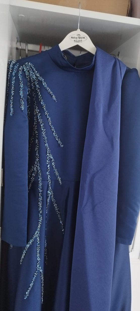 Uzun Kollu, Boncuk İşlemeli Altın Mini Abiye 
Mehtap Koçak - Görsel 4