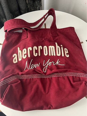 Abercrombie kırmızı bez kol çantası