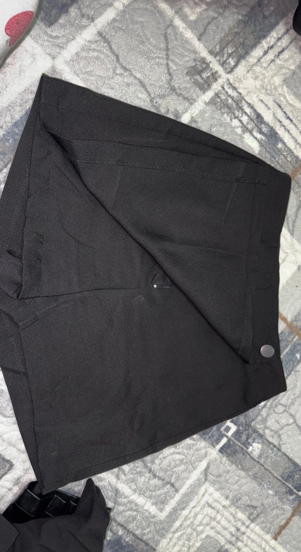 Düğmeli şortlu Siyah Mini Etek - Görsel 2