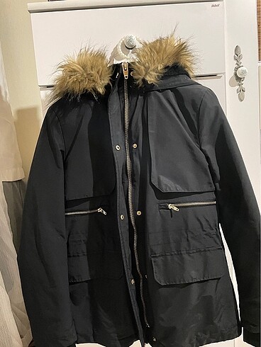 Zara Mont Zara