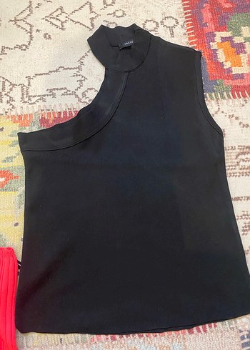 Kemerli Siyah Yüksek Yakalı Kolsuz Midi bluz - Görsel 2