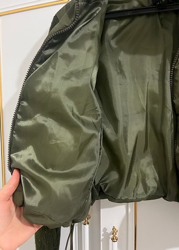 Zara Yeşil Kısa Örgü Detaylı Kadın Mont