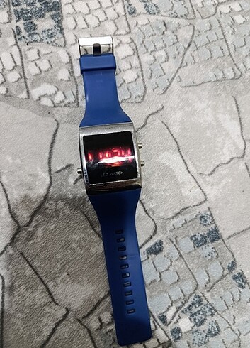Watch Neon saat