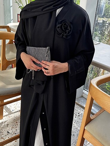 Gül Detay Düz model abaya