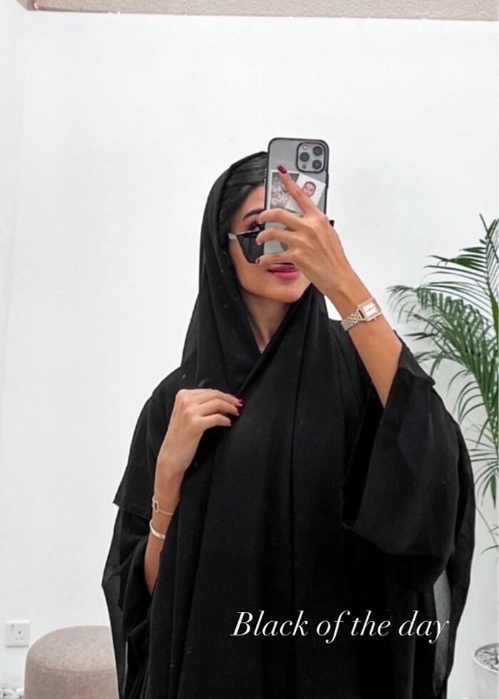 Gül Detay Düz model abaya - Görsel 3