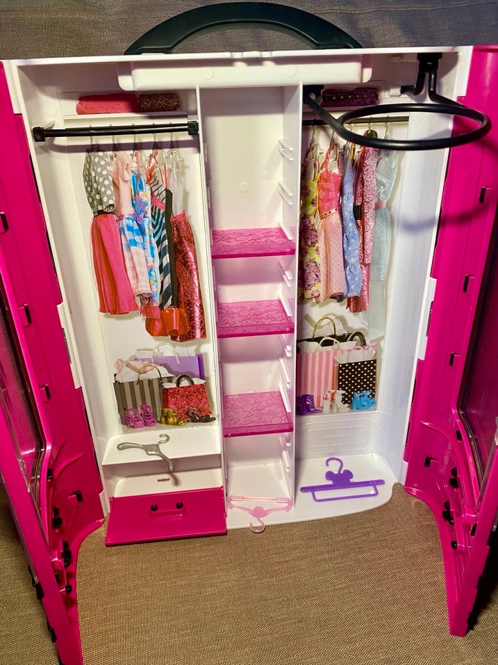 Üç askılı Barbie gardrop - Görsel 2