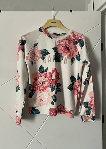 Çiçek Desenli Beyaz Kadın Sweatshirt