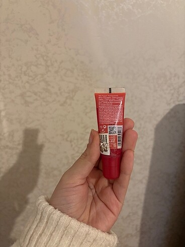 Essence Dudak parlatıcısı