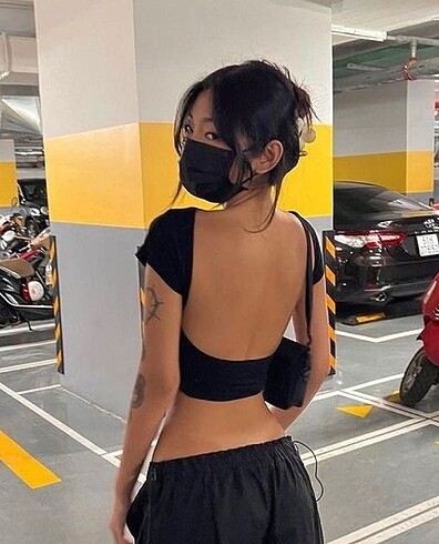 Sırtı açık crop
