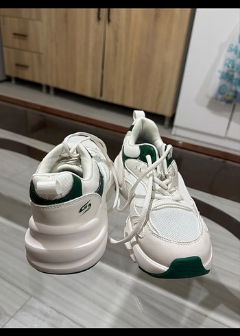 37 Beden beyaz Renk Skechers Beyaz Yeşil Bağcıklı Spor Ayakkabı(orijinal)