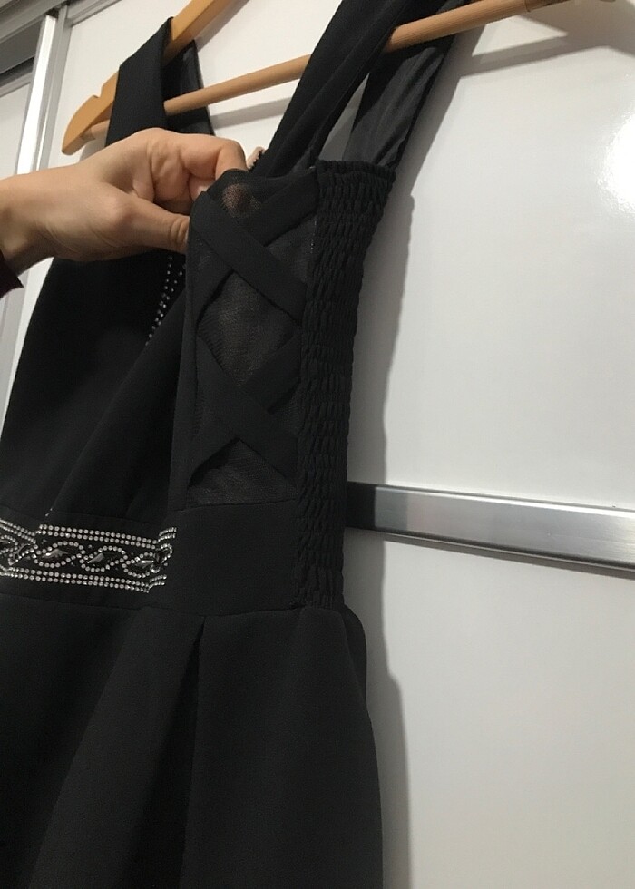 Siyah krep kumaş arkası bürümcüklü mezuniyet elbisesi - Görsel 2