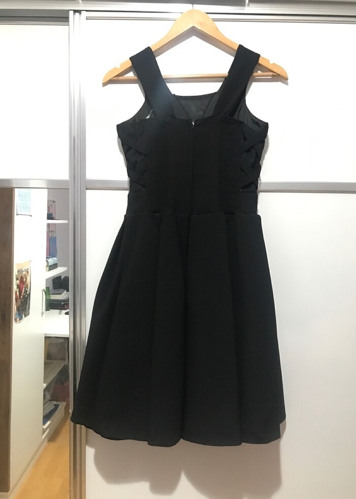 Siyah krep kumaş arkası bürümcüklü mezuniyet elbisesi - Görsel 3