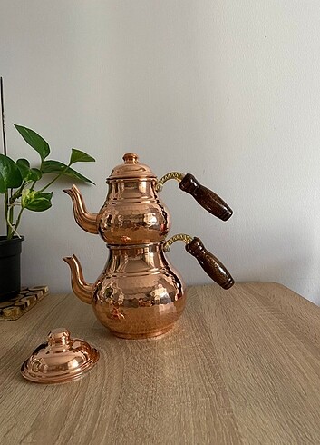 Küçük boy el işi bakır çaydanlık