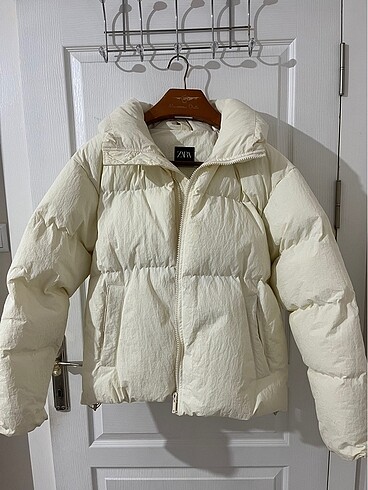 Zara beyaz şişme mont