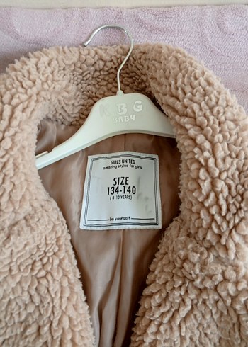 Bej Peluş Detaylı Kız Çocuk Mont