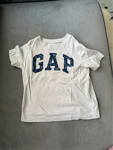 Gap Tshirt