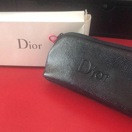 Dior makyaj cantası 