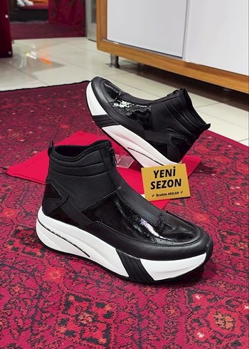 Diğer Sik Siyah Bilekli Sneaker