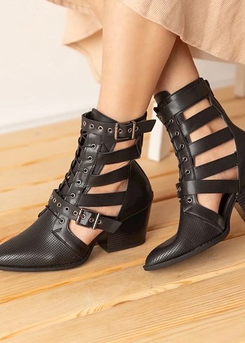 Tokalı Siyah Deri Kadın Bot - Görsel 3