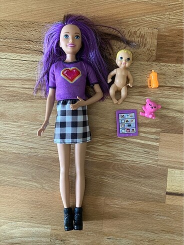Barbie Barbie skipper bebek bakıcısı