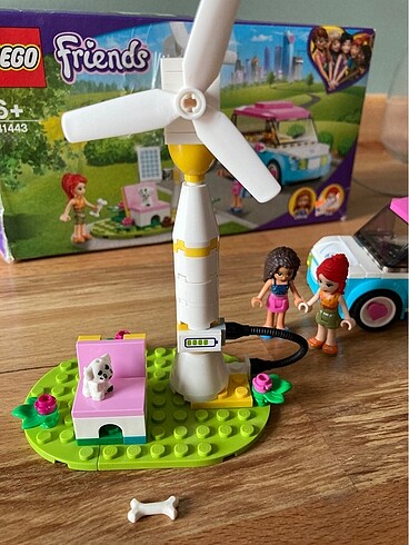  Beden Lego Friends Olivia?nın elektrikli arabası