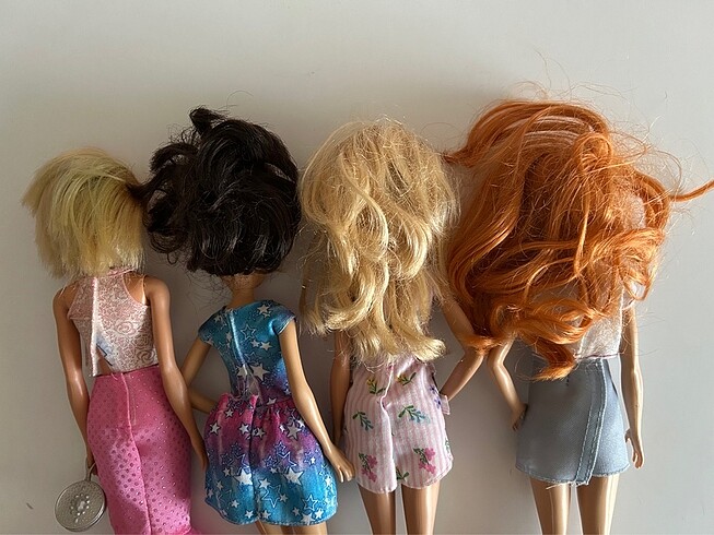 Beden Renk Barbie Fashionistas bebekler 4adet