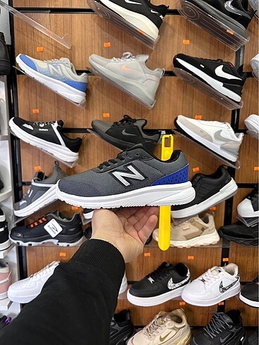 New Balance -411