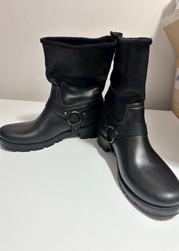 Tokalı Siyah Kadın yapmurluk çizmesi - Görsel 4